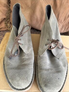 Clarks Men's Suede Chukka Boots in Olive Green